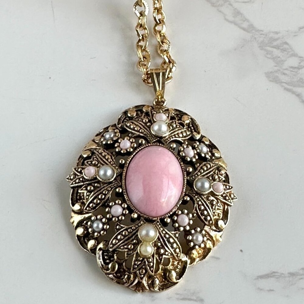 Vintage 1974 Avon Queen Anne's Lace Pendant Necklace Pink Cabochon & Faux Pearls